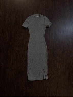 Short-Sleeve Ribbed Midi Dress in Heather Gray